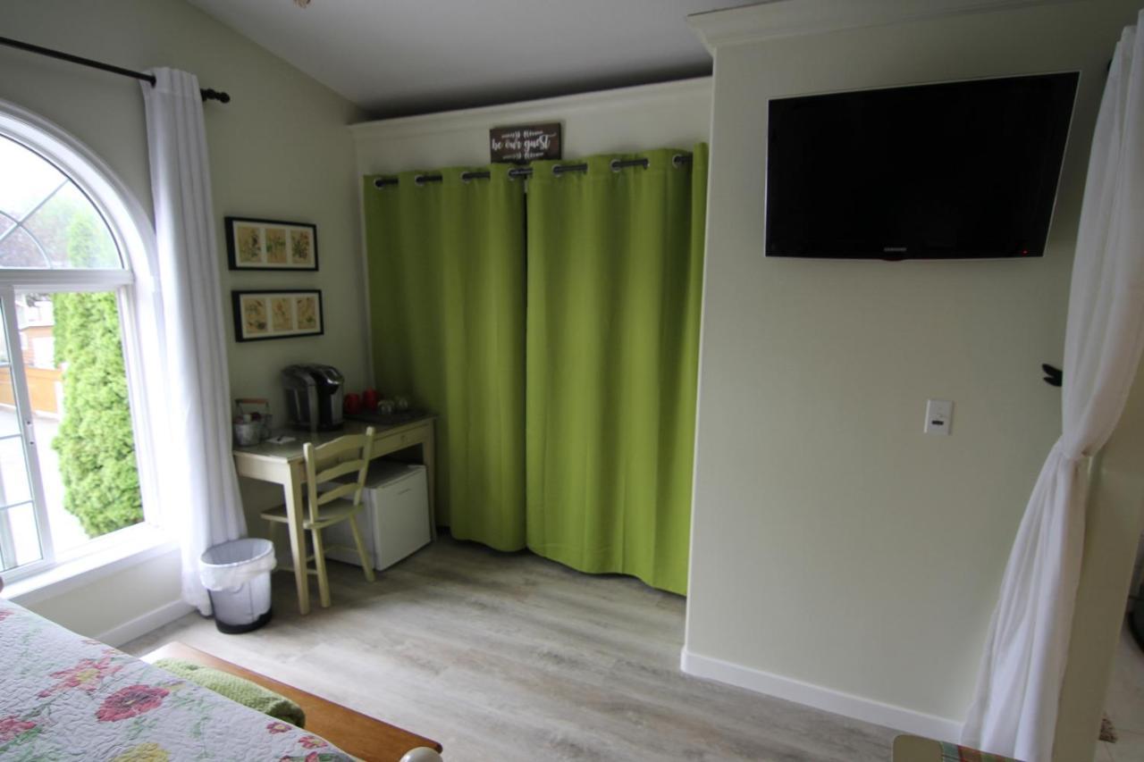 Sunshine And Wine Loft Hotel Penticton Exterior photo